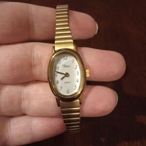 Timex Women CR1216 Casual Expansion Quartz Watch needs a battery